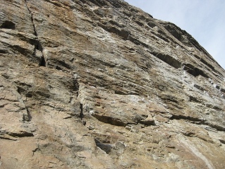 Looking up another climbing wall, Skaha Bluffs Shady Valley Trail 2014-10.